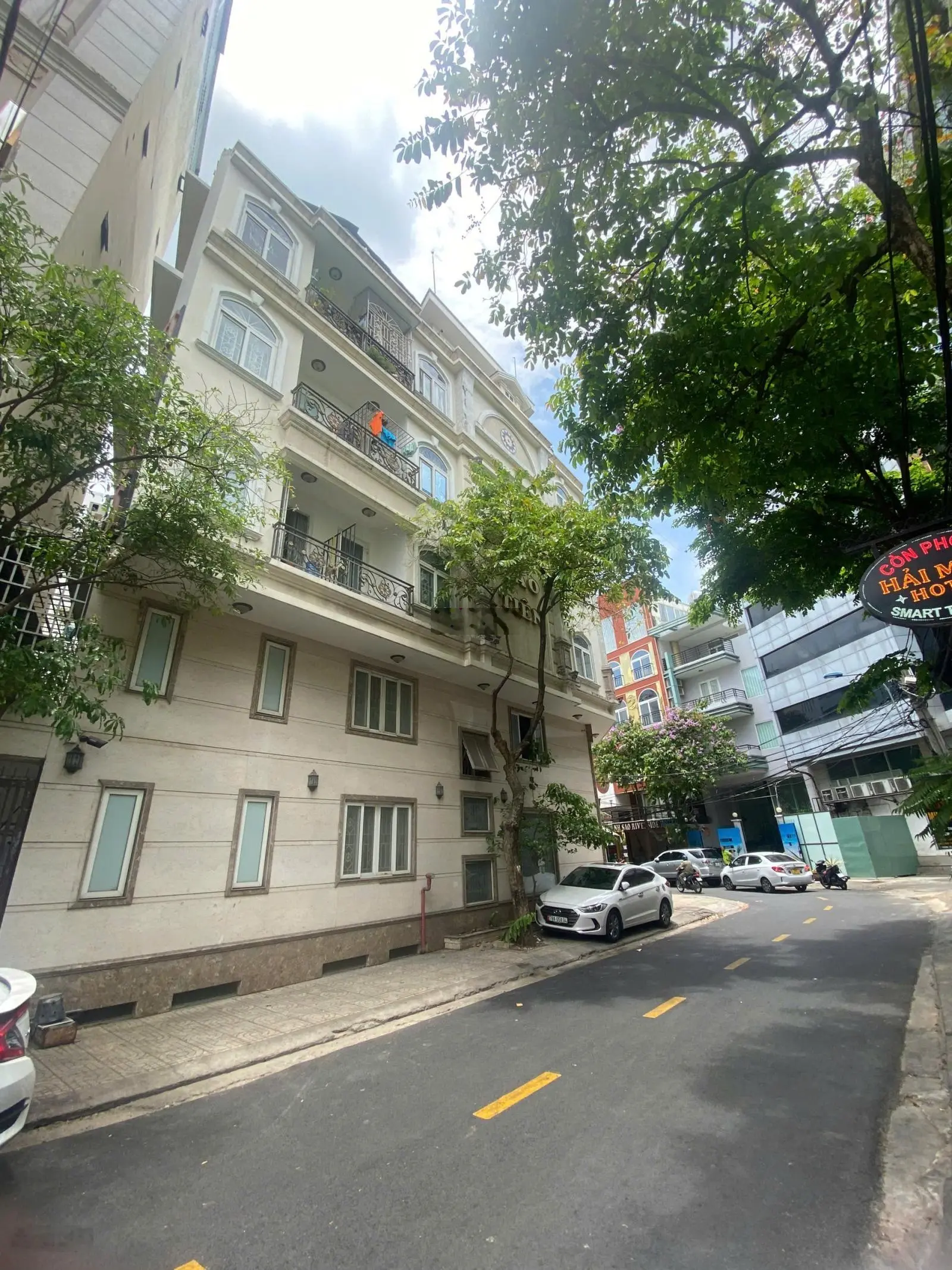 Chuyển nhượng biệt thự góc 2 MT ĐS 7 KDC Trung Sơn, H. Bình Chánh. DT 10x20m hầm 5 lầu giá 44 tỷ