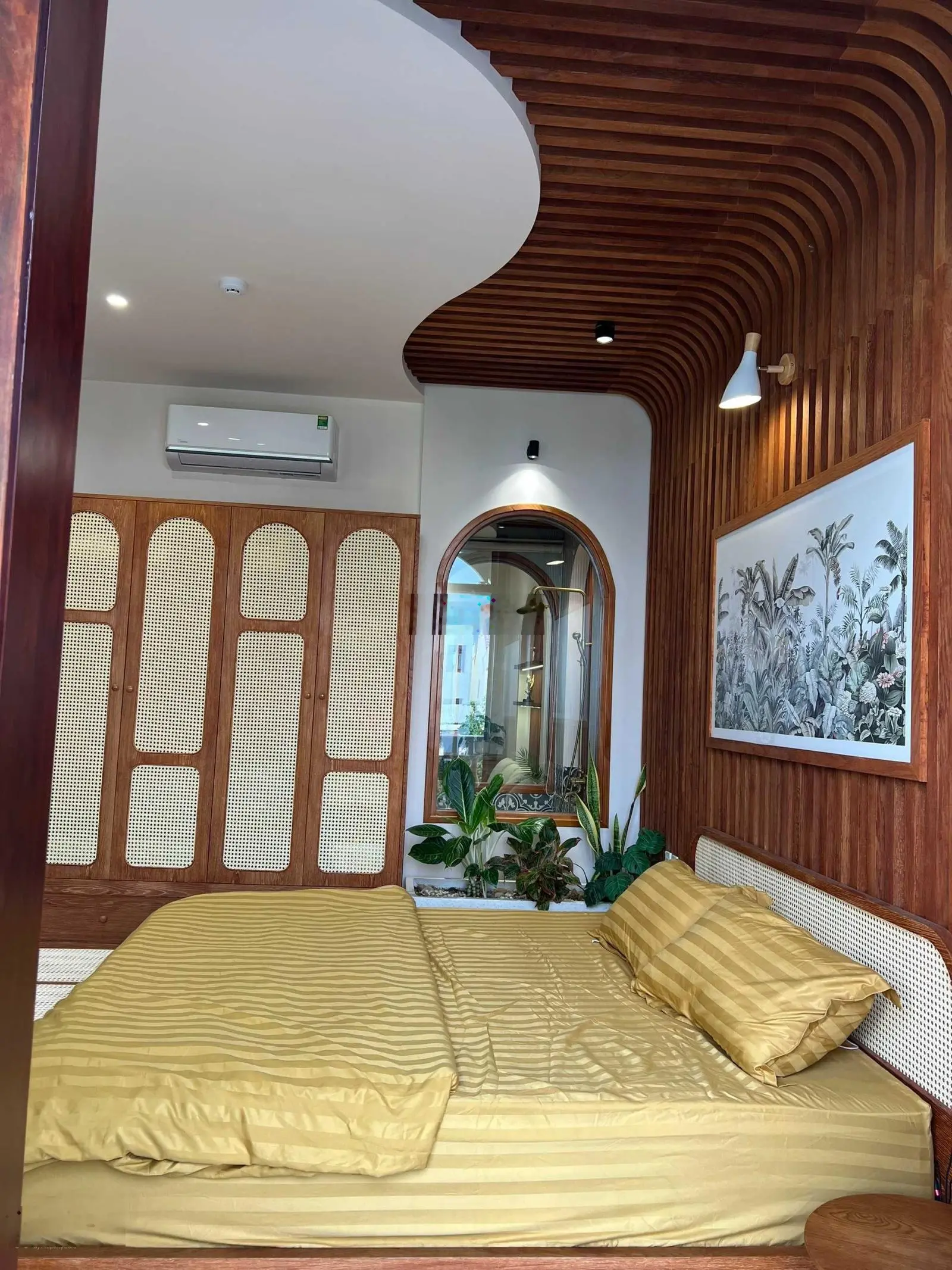 Bán nhà ven biển Mỹ Khê vị trí VIP sát Hồ Nghinh, giá đầu tư tốt