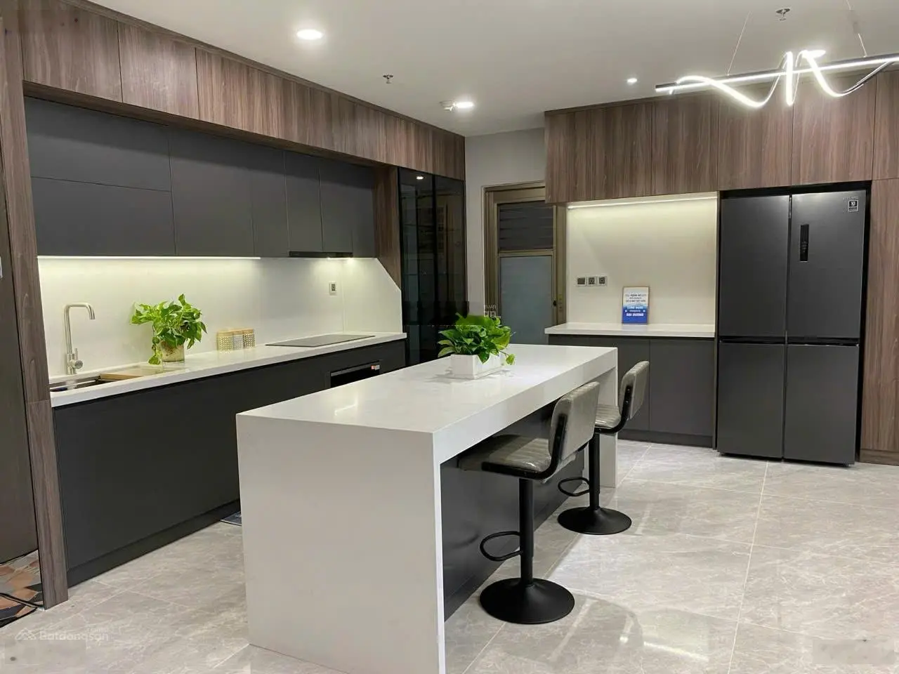 Cần bán CH cao cấp 3PN, 130m2, Midtown M8, View trực diện sông. Tầng cao view đẹp như hình