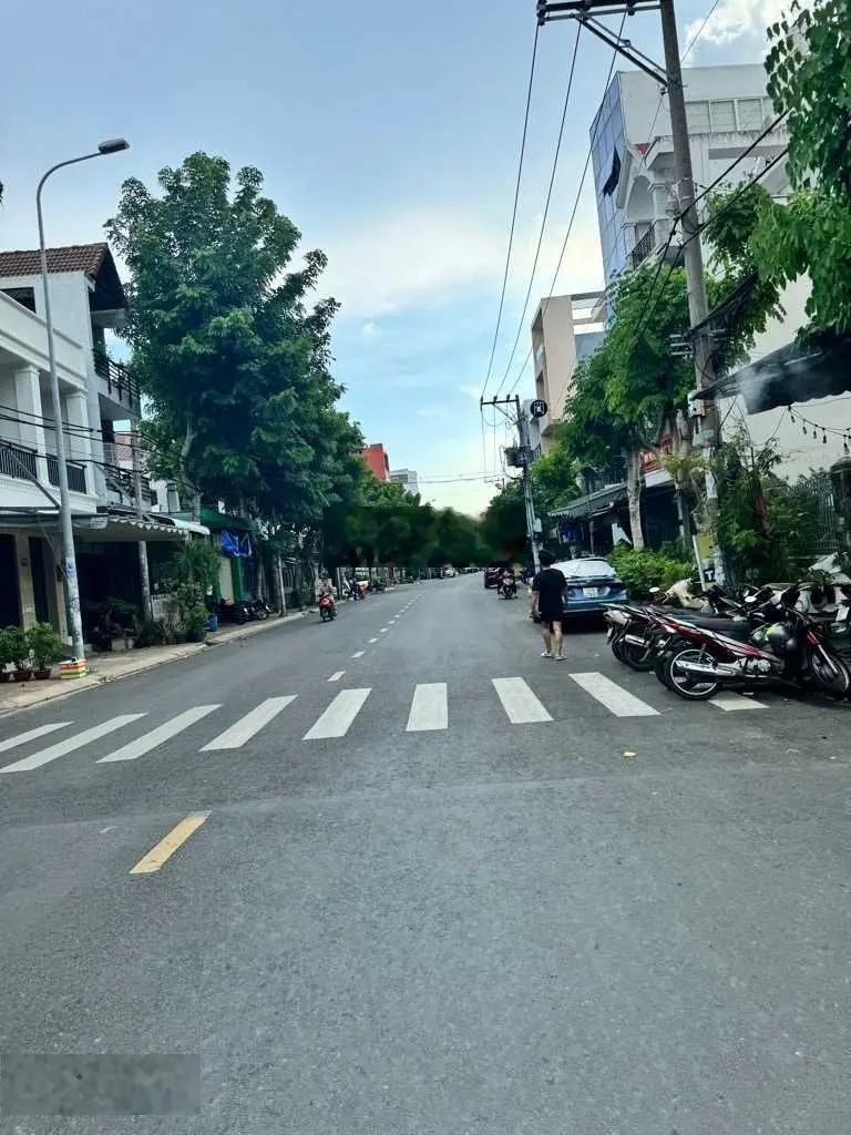Nhà Hiếm Khó Tìm - Mặt Tiền Kinh Doanh Nở Hậu - Ngay Trường Học Tân Trụ-Tân Bình - DT 61m - 5 Tầng.