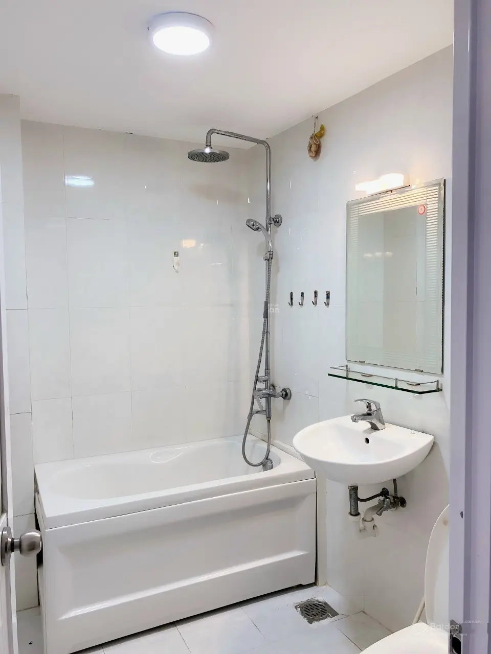 Bán nhà Vĩnh Viễn, Quận 10. 6tỷ, 32,6 m2, 3PN, 2WC, đang cho thuê 12 triệu gọi ngay 0909718803