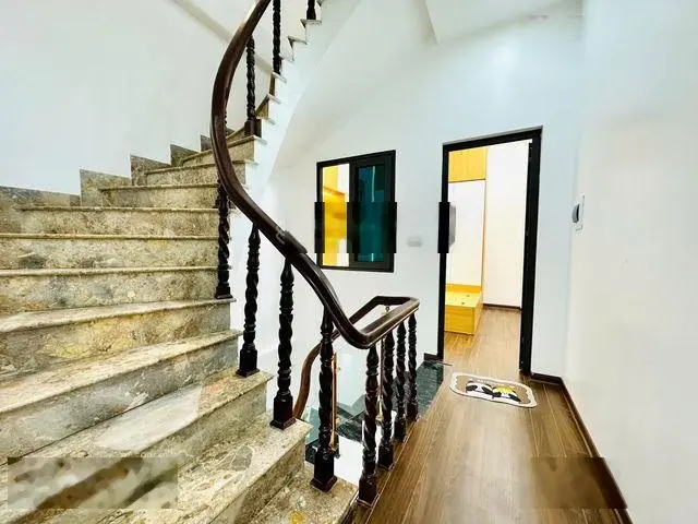 Mặt ngõ Kim Mã - dt 38m2 - 5tầng - mt4m - 5,8 tỷ - khu vực hiếm nhà bán - mặt ngõ kinh doanh