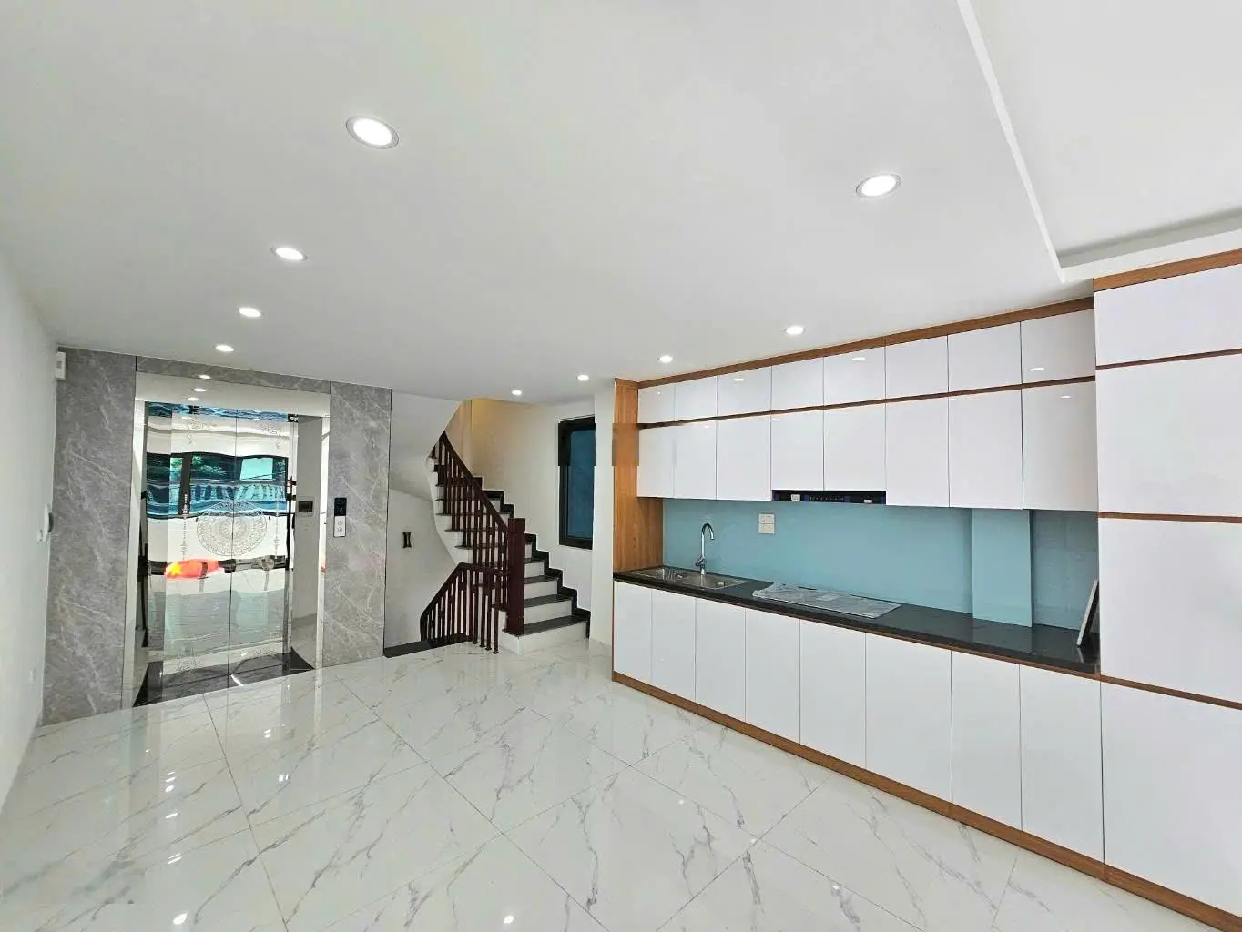 Bán nhà 50m x 6 tầng, lô góc 2 mặt thoáng, thang máy cao cấp, ô tô vào nhà phố Kẻ Tạnh, giá 9.45 tỷ