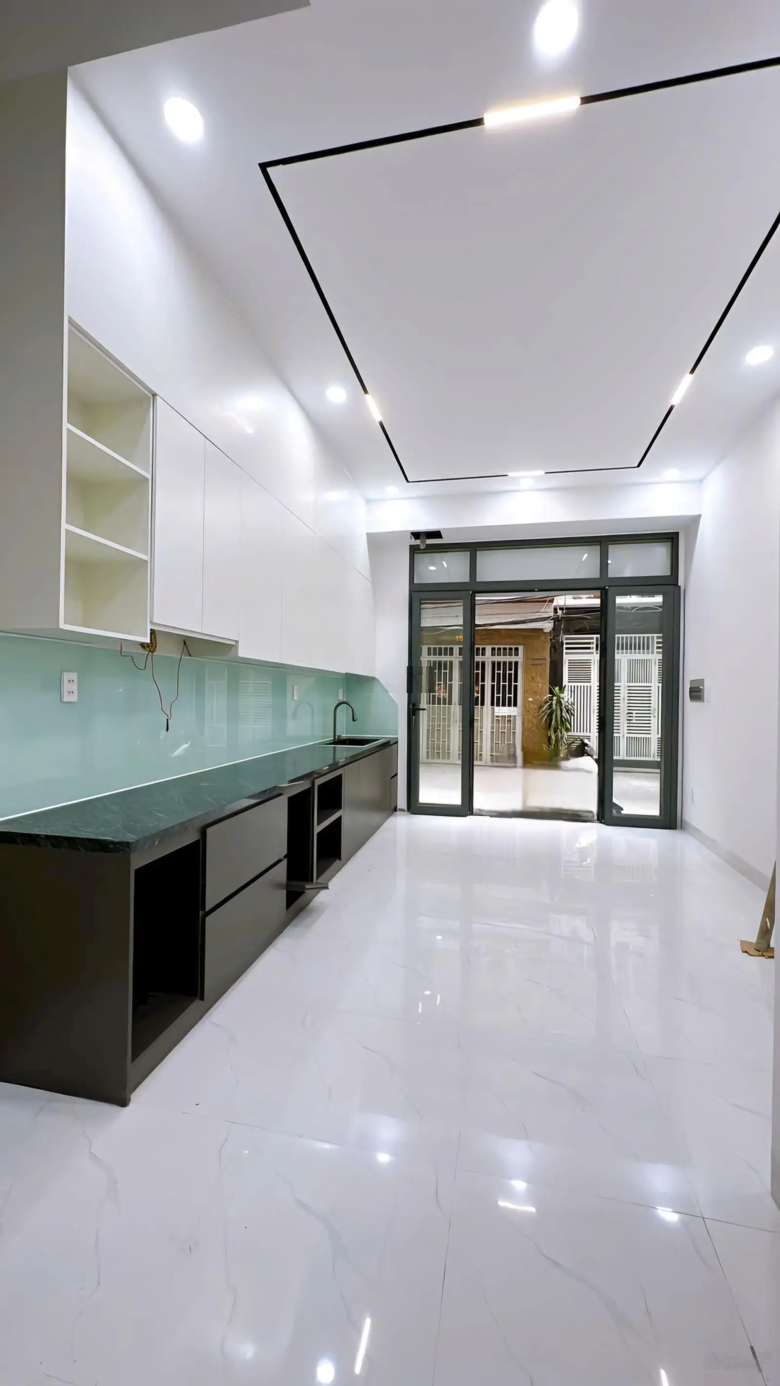 Bán nhà quận 4, nhà tốt, kèo thơm đường số xe hơi, 4 tầng xây mới hoàn công đủ, khu Vĩnh Hội !
