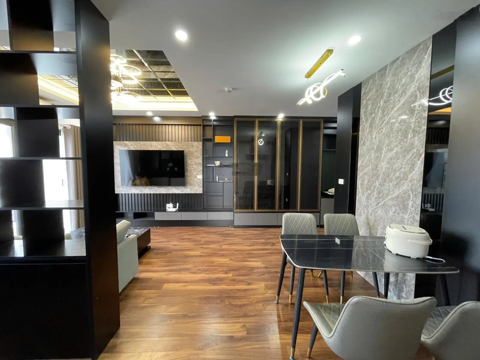 Cần bán căn góc 3PN 82m2 view đẹp, cho thuê được 10,2tr/tháng