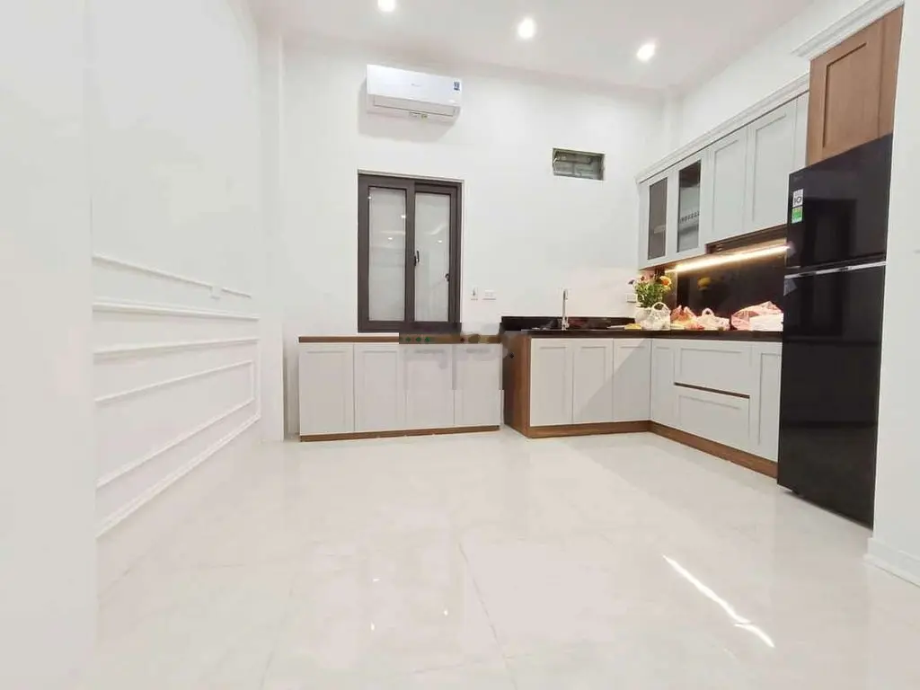 Bán Gấp nhà siêu hiếm Nguyên Xá 40m2 x 5 tầng mới dân xây chắc chắn