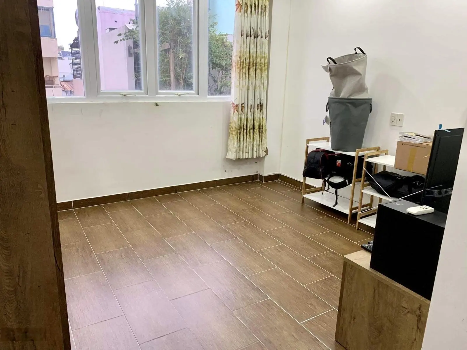 * Xe hơi* Tân Định, Quận 1 - 5 tầng - ngang 4.0m (không lộ giới)