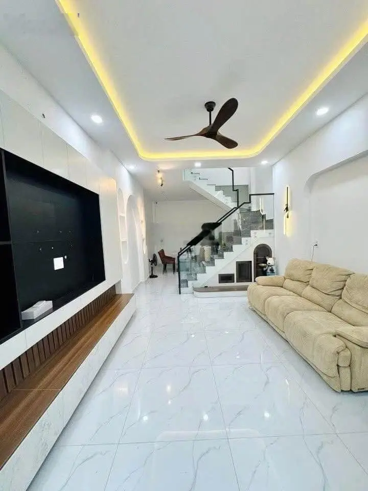 Hot!! Hẻm lớn, tặng nội thất, giá mềm 2ty760 | 40m2 đường Phạm Phú Thứ, quận 6 chạy ra Võ Văn Kiệt