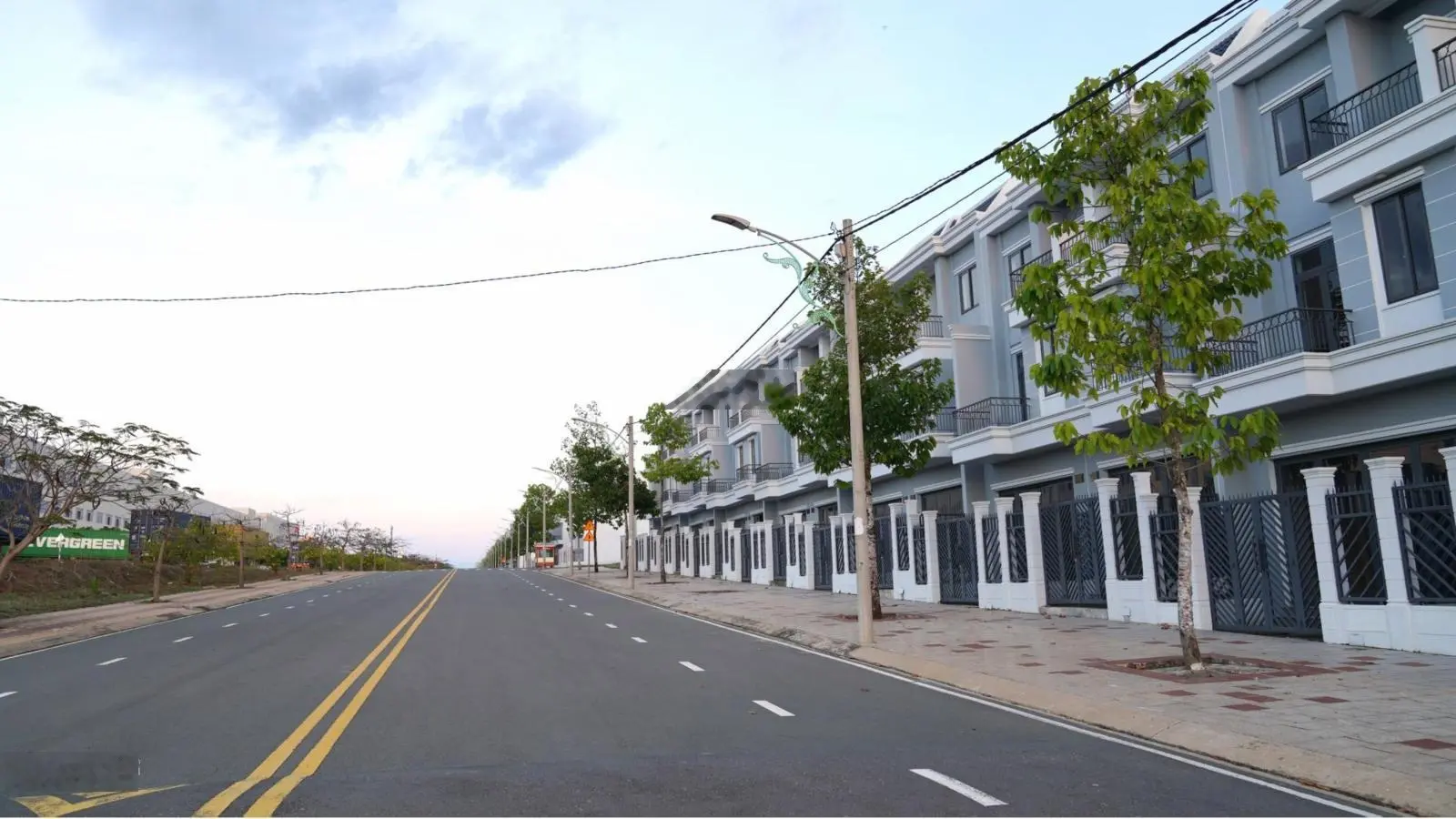 Bán nhà mặt phố tại KĐT Cát Tường Phú Hưng, giá cực chất 3,4 tỷ, 130m2 đối diện khu CN Đồng Xoài