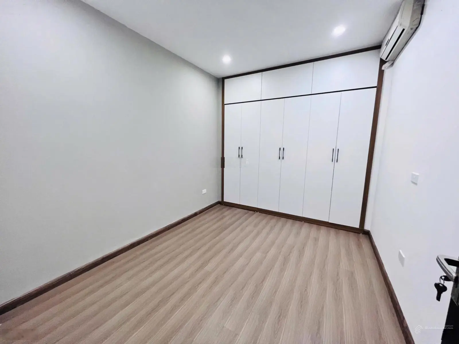 Rẻ nhất Hoàng Tăng Bí, 47m2, 4 tầng, sổ chính chủ, Giá chỉ 5.2 tỷ đồng.