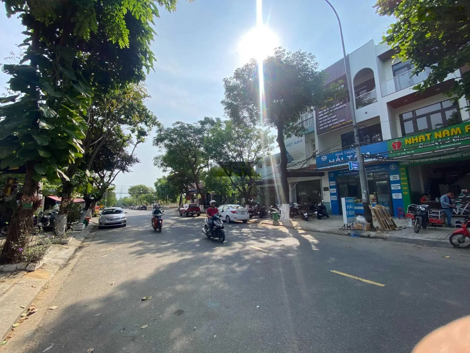 Siêu phẩm góc 2 mặt tiền, nhà 2 tầng, đường 10,5m view công viên ngay trung tâm thành phố Đà Nẵng.