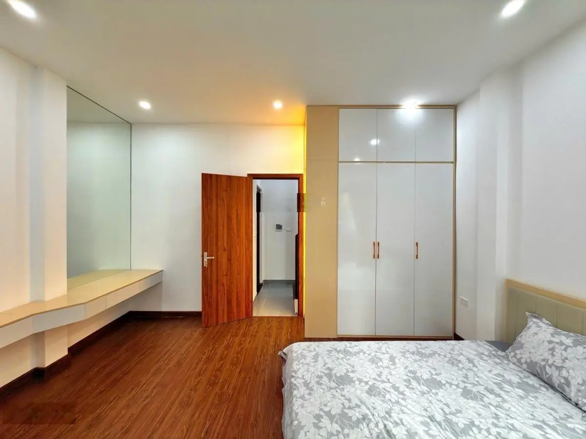 Bán nhà ngõ thổ quan đống đa 30*4 7.8tỷ tầng nhà thoáng phòng nào cũng có ban công . Ô tô đỗ cửa