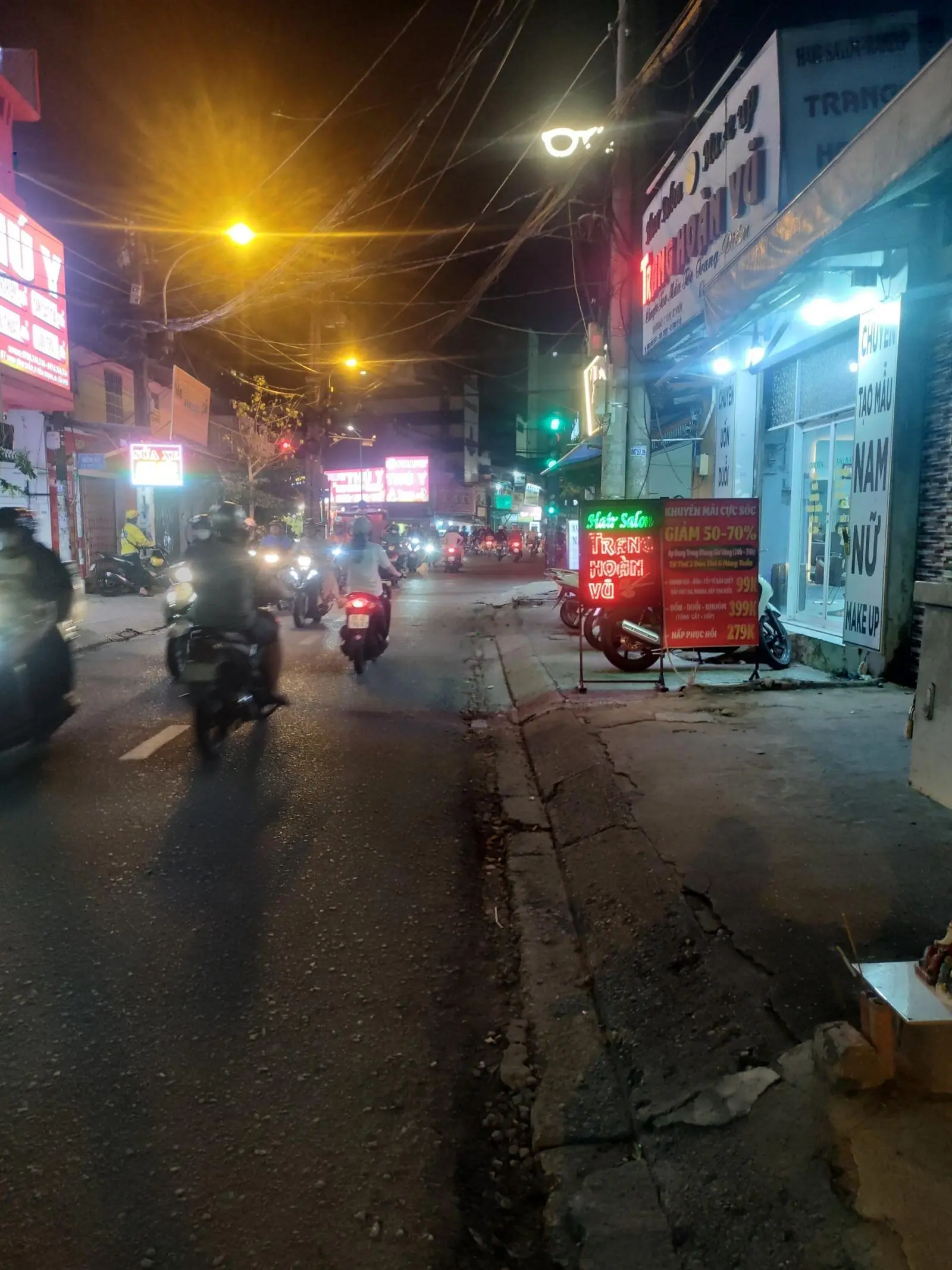 Chỉ 74TR/M2, Có Nhà Ngay Mặt Tiền Kinh Doanh Trịnh Đình Thảo, 5,6x29, Nở hậu Tài Lộc.