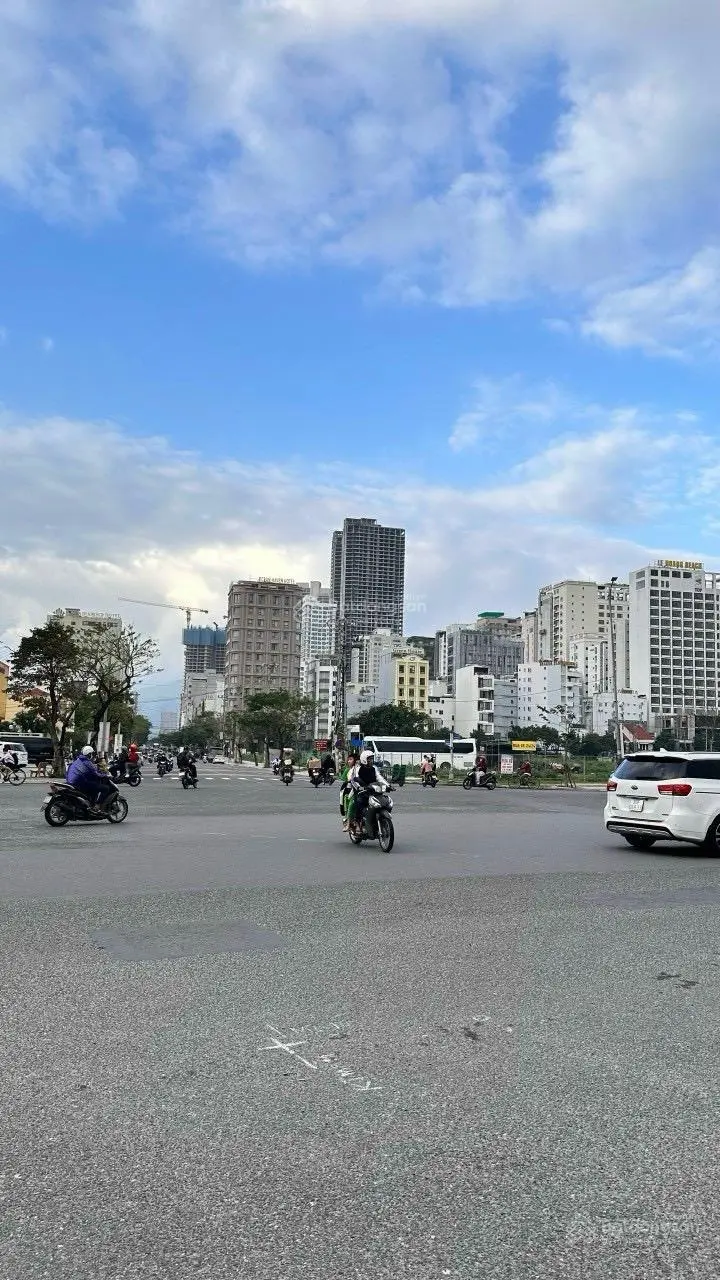 Tôi chính chủ: Bán lô đất 115m2, ngang 5m vuông vức. Đường Hồ Nghinh, sát ngã tư Võ Văn Kiệt. 24 tỷ