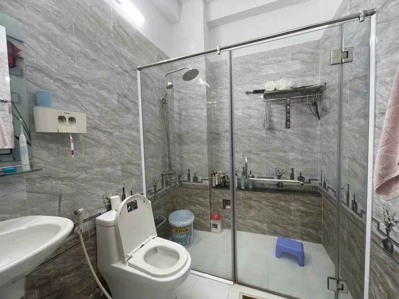 Bán nhà đẹp như mới mặt tiền đường nội bộ KDC Bình Hưng