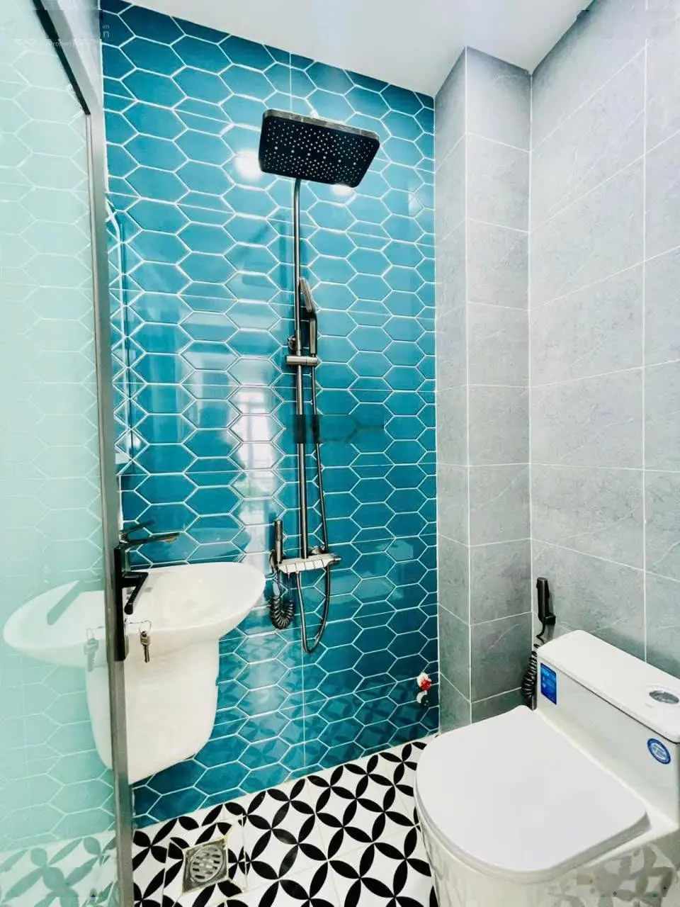 Bán nhanh nhà Hồ Văn Huê,p9, Phú Nhuận gần Công Viên Gia Định DT 60m2 hẻm xe hơi, giá 2ty800, SHR
