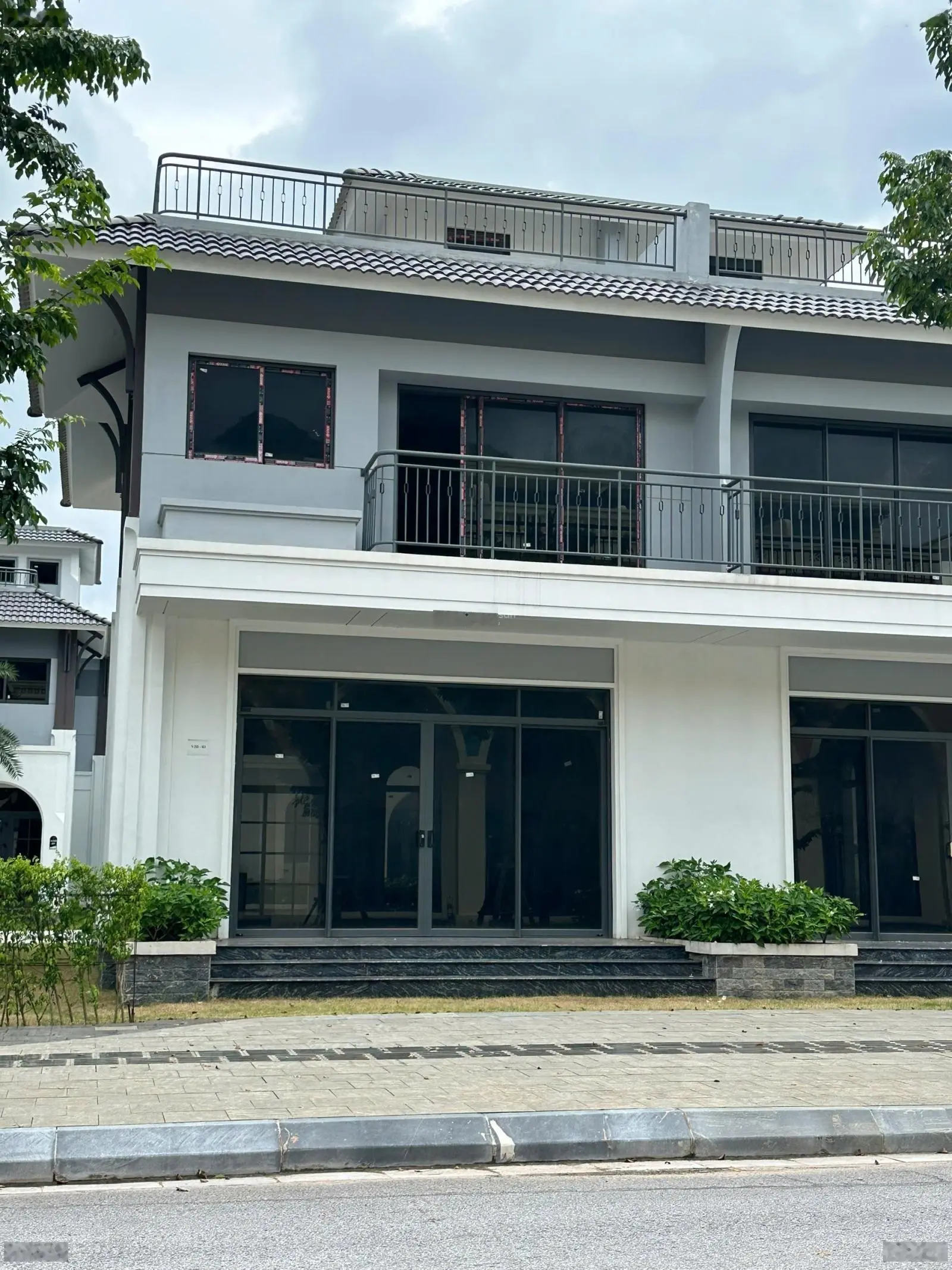 Bán GẤP Shop Villas 300m ra mặt biển- 2 MẶT TIỀN KINH DOANH 16m