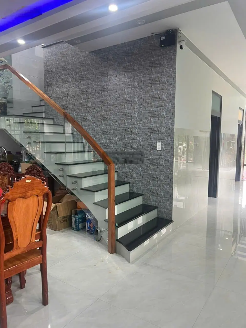 Bán căn nhà nghỉ dưỡng sân vườn 995m2 đầy đủ tiện nghi về sân bay Liên Khương chỉ 9km, chỉ 3,7 tỉ
