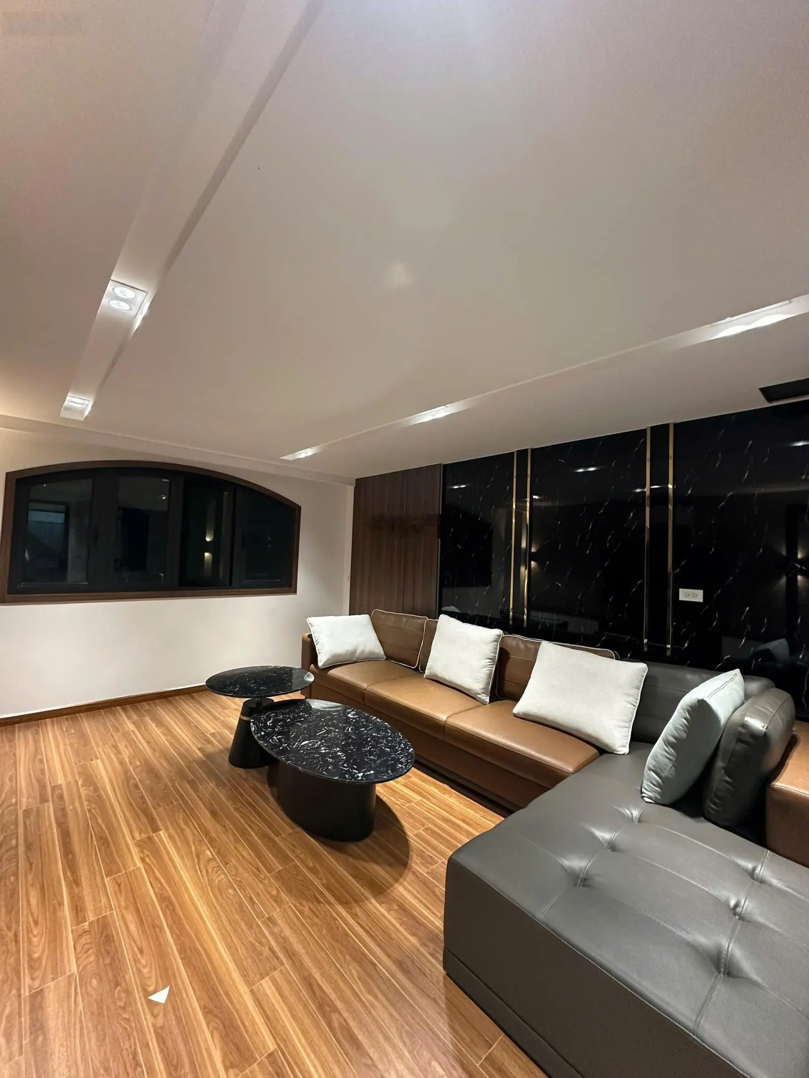 Cọ Xanh 8 - Vinhomes Ocean Park 2, 10.2 tỷ, 52m2 có thang máy full đồ