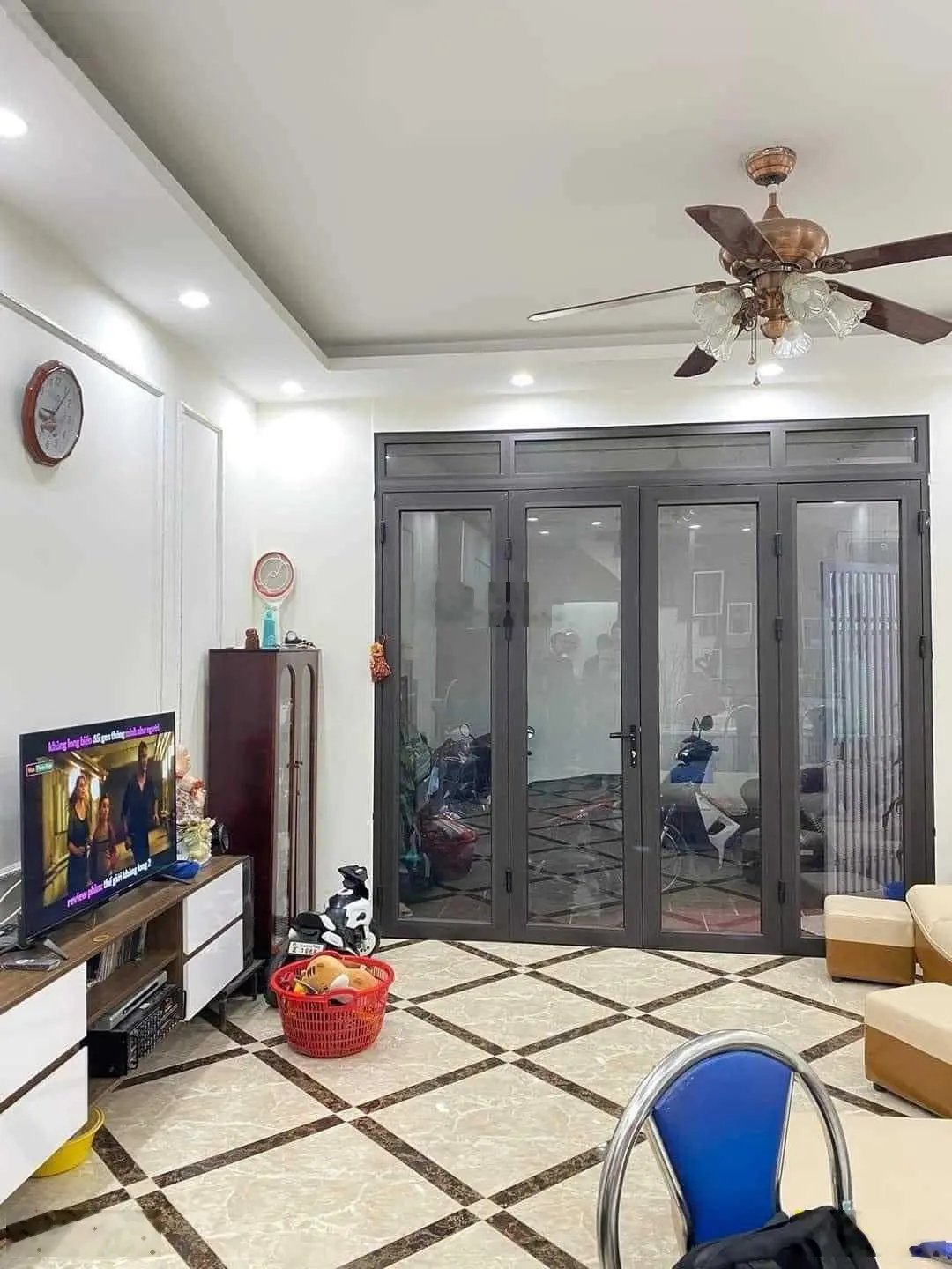 Bán gấp căn nhà Bưng Ông Thoàn, Phú Hữu, quận 9 giá 2tỷ700tr nội thất đầy đủ
