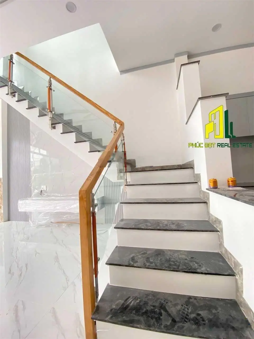 Bán nhà 1 trệt 1 lầu đường ô tô P Bửu Hòa DTSD 140 m2 SHR thổ cư 100%