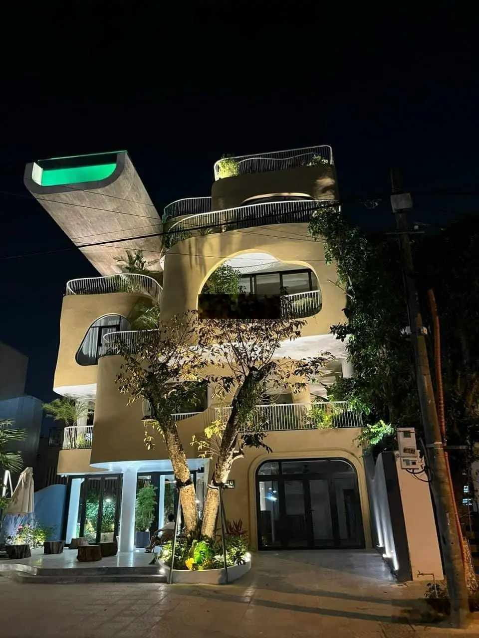Siêu biệt thự Lô góc Văn Khê 230m2, 4T, có hầm, xây full đất, thang máy, 2 mặt tiền 28m hơn 50 tỷ