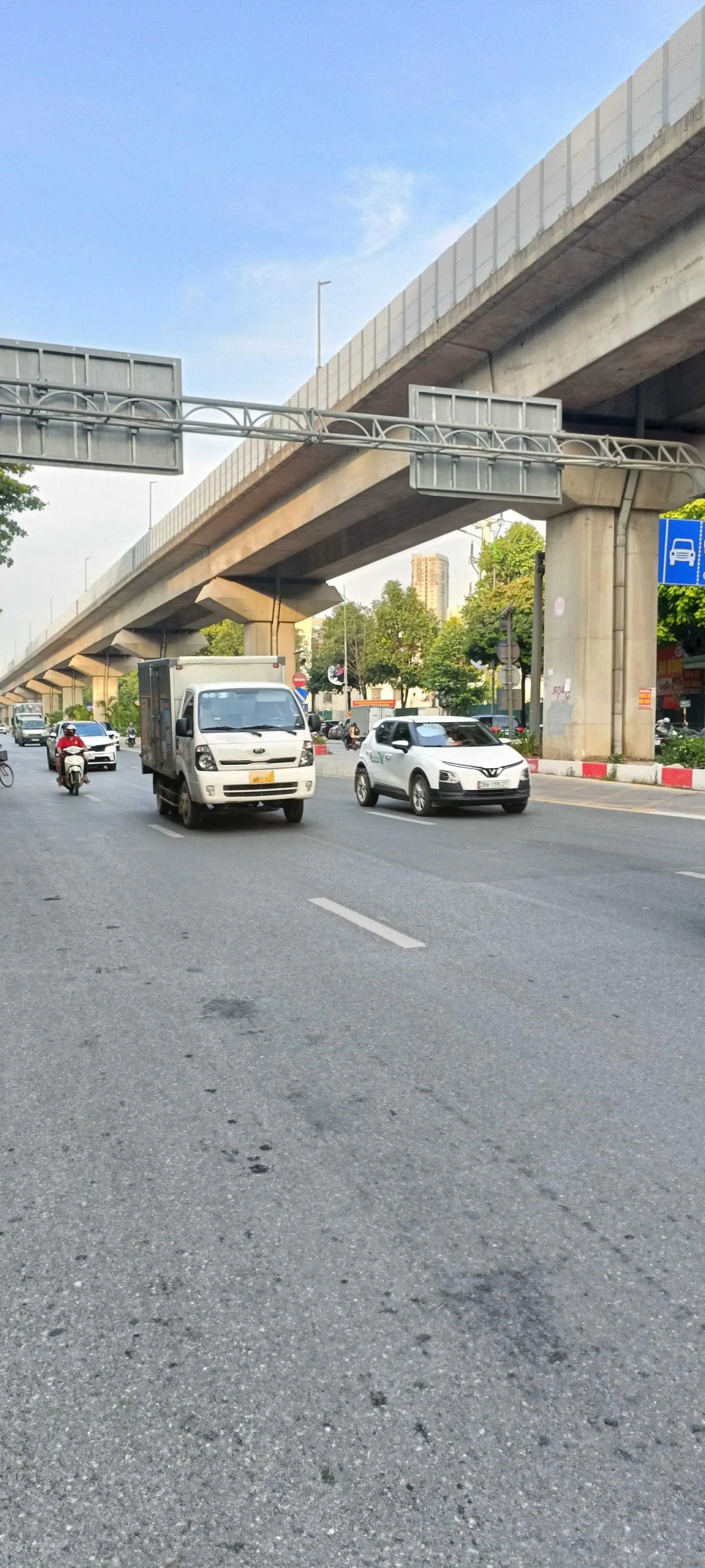 Mặt phố lô góc Quang Trung, Hà Đông, 56m, 5 tầng, mt5m vỉa hè, ô tô tránh KD đỉnh. Giá 18.9 tỷ.