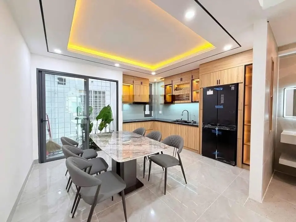 Hot!! Bán nhà đang cho thuê 16tr/th HXH Thích Quảng Đức, P5, Phú Nhuận, DT 53m2, Giá 2tỷ890, SHR