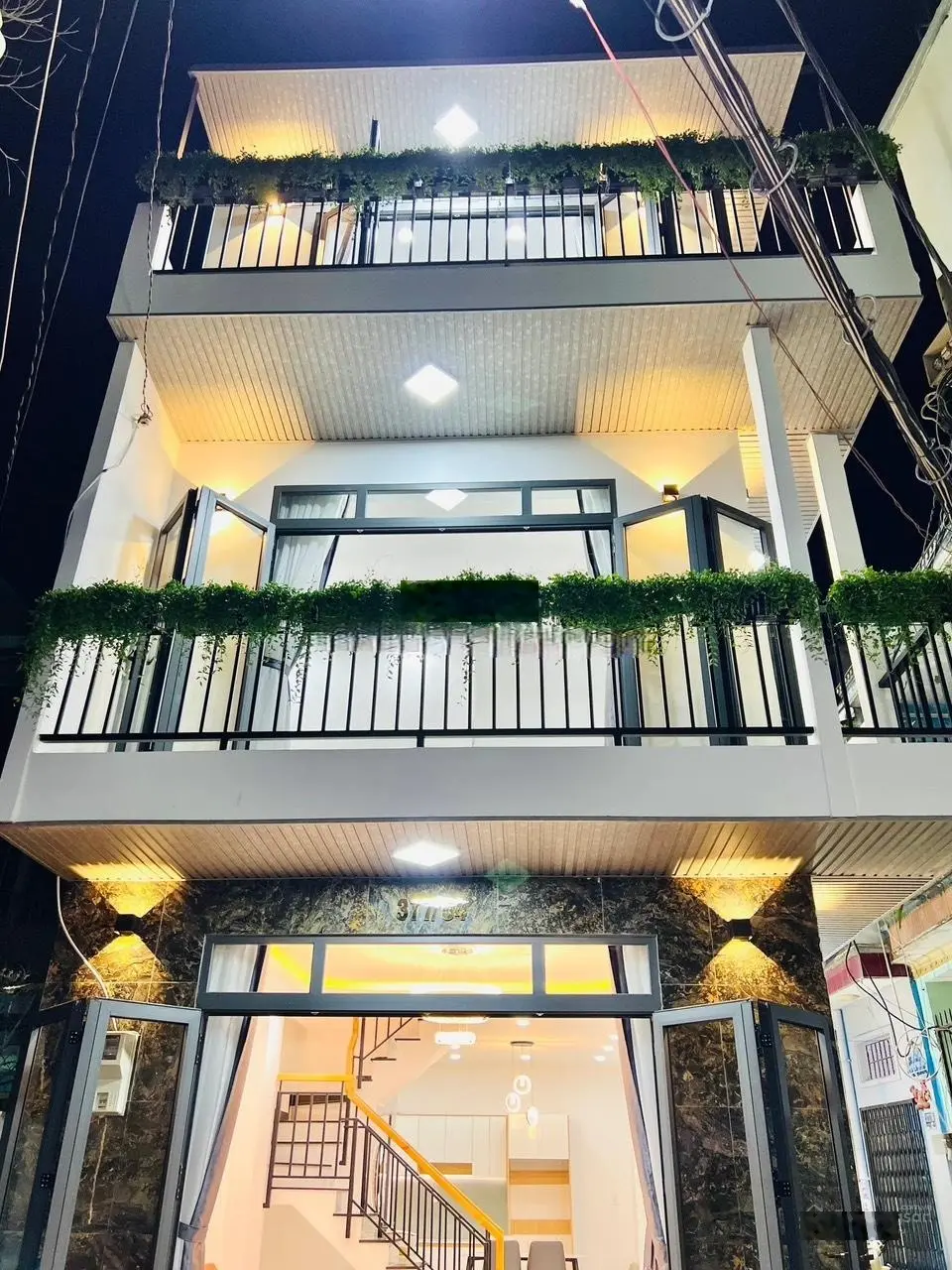 Chỉ 3,3 tỷ! Nhà 63m² gần chợ Trần Hữu Trang xây 1 trệt 2 lầu. Gần bờ kè đủ tiện ích,hẻm oto. Sổ sẵn