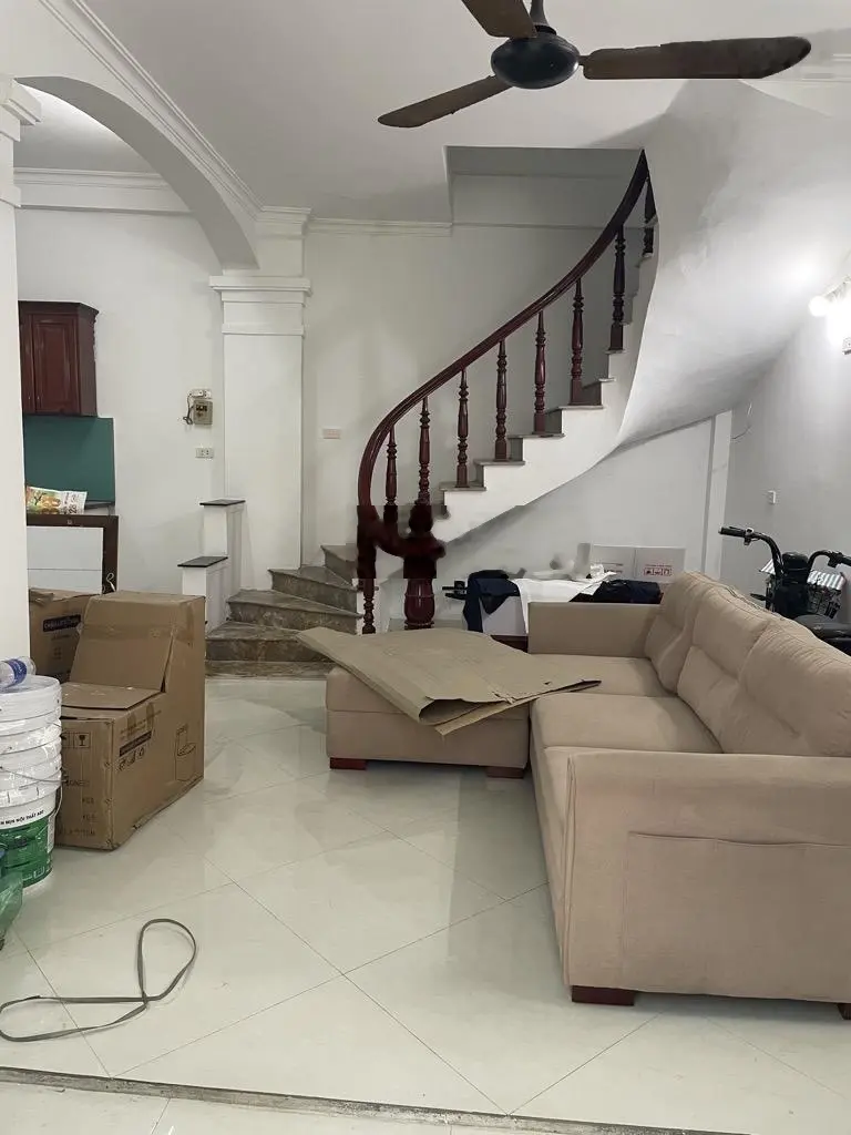B,á,n nhà thanh am- thượng thanh- long biên. s 35m. 3 tầng. mt4m . hơn 4 tỷ. nhà dân xây kiên cố