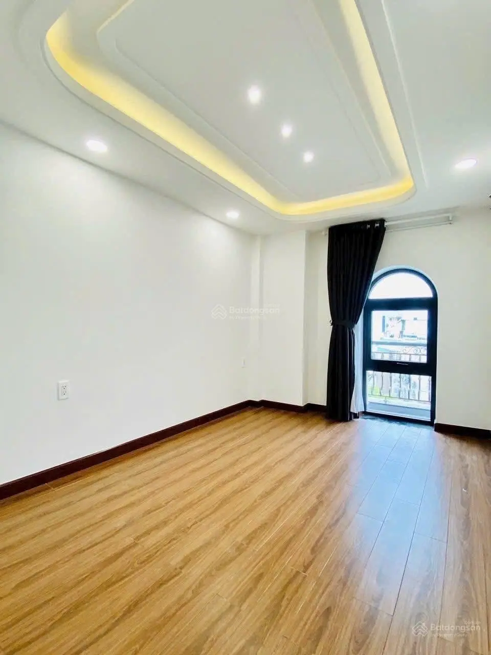 Bán gấp giá tốt nhất 3tỷ7 quay đầu trong khu vực quận 10. Dt 65.1m2, shr, hđt cao 17triệu/1tháng.