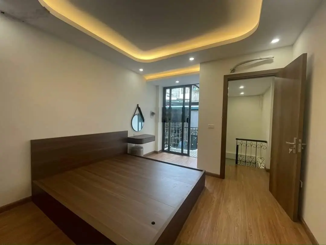 BÁN NHÀ TÔN ĐỨC THẮNG - ĐỐNG ĐA - GẦN PHỐ - NHÀ MỚI - FULL NỘI THẤT- 33M - 4T - MT4,5M - 5 TỶ NHỈNH
