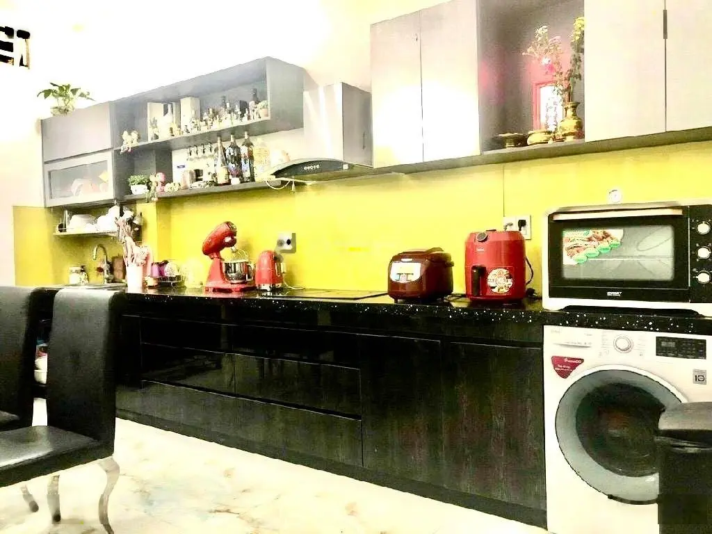 Nhà đẹp lung linh 3 tầng 4 PN cực đẹp - đường xe hơi khu vip Phú Hữu đang cho thuê 10 triệu/th