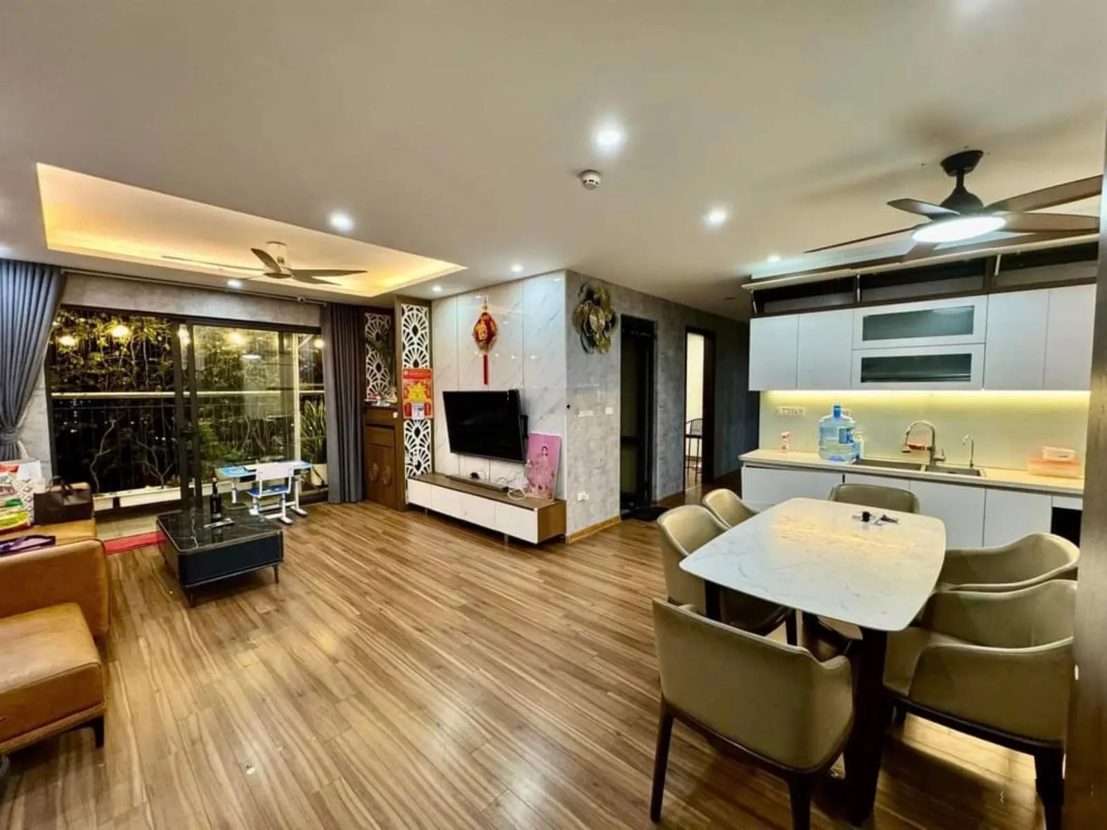 Nhà em cần bán căn 101m2, 3 ngủ, tầng 12 đẹp toà CT15 Greenpark, giá 5,45 tỷ