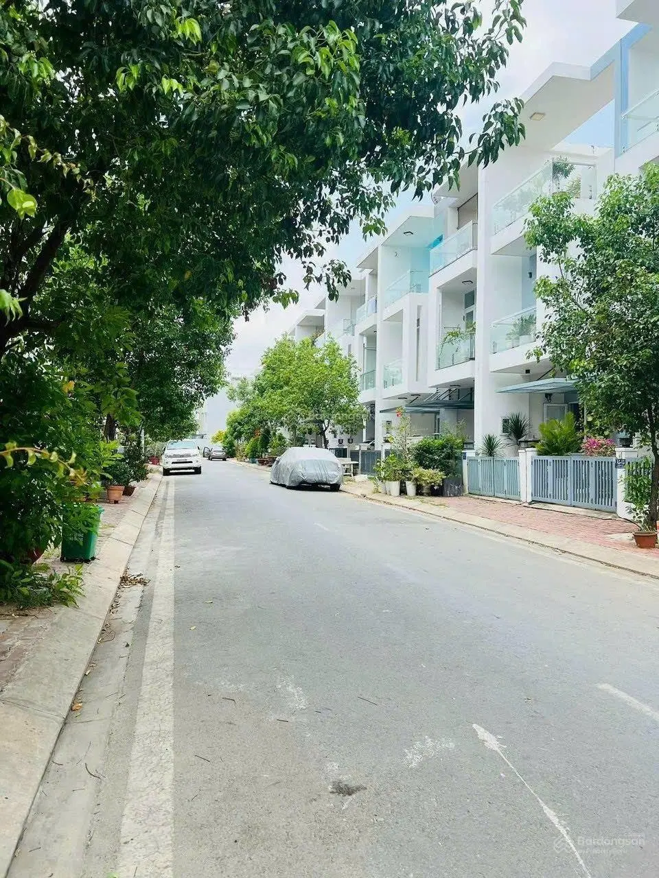 Bán nhà khu dân cư đồng bộ 3 tầng 80m2 ngang 5 nhỉnh 5 tỷ ngay vòng xoay An lạc- Bình tân.