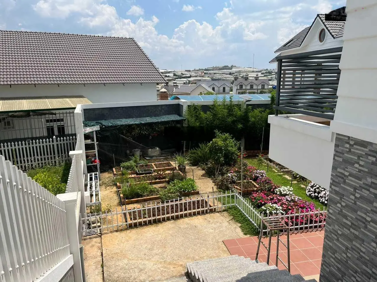 Villa sân vườn Nam Hồ 374m2 ngang 10,2m nở hậu đều 13,5m 3 tầng đã hoàn công