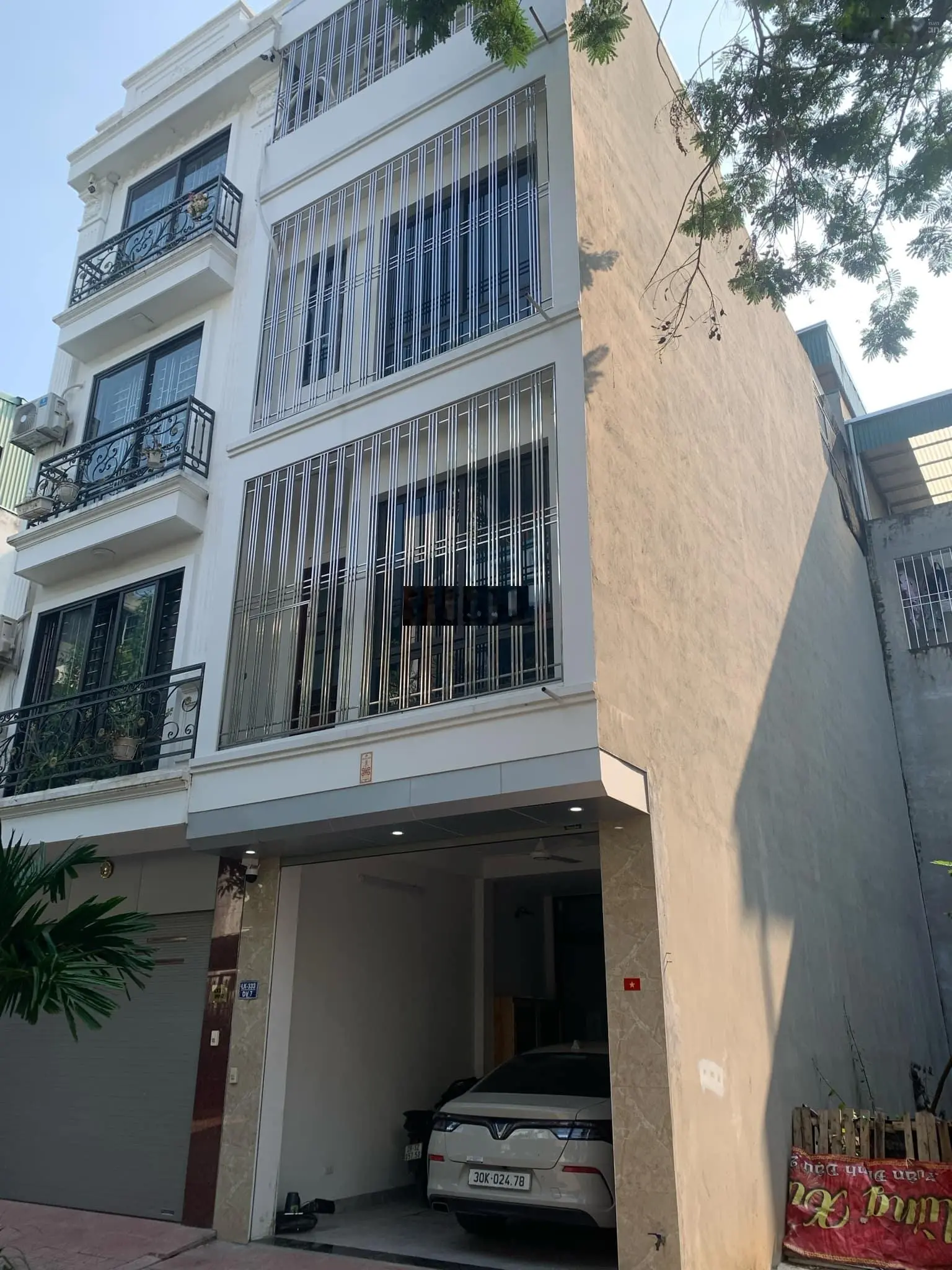 Phân lô - vỉa hè - công viên bên sườn