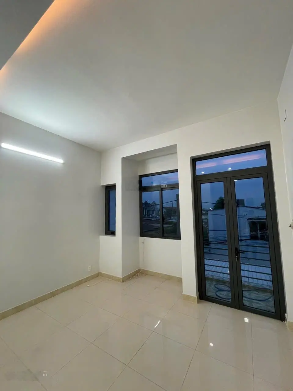 Nhà Trệt- 2 Lầu. Gần Làng ĐHQG Tp.HCM. DT: 73M2. Giá: 4.1 Tỷ Tl