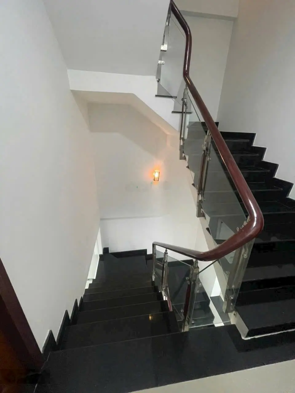 Bán nhà trệt 2 lầu sạch đẹp KDC ngay cổng khu công nghiệp Tân Đông Hiệp B, Dĩ An