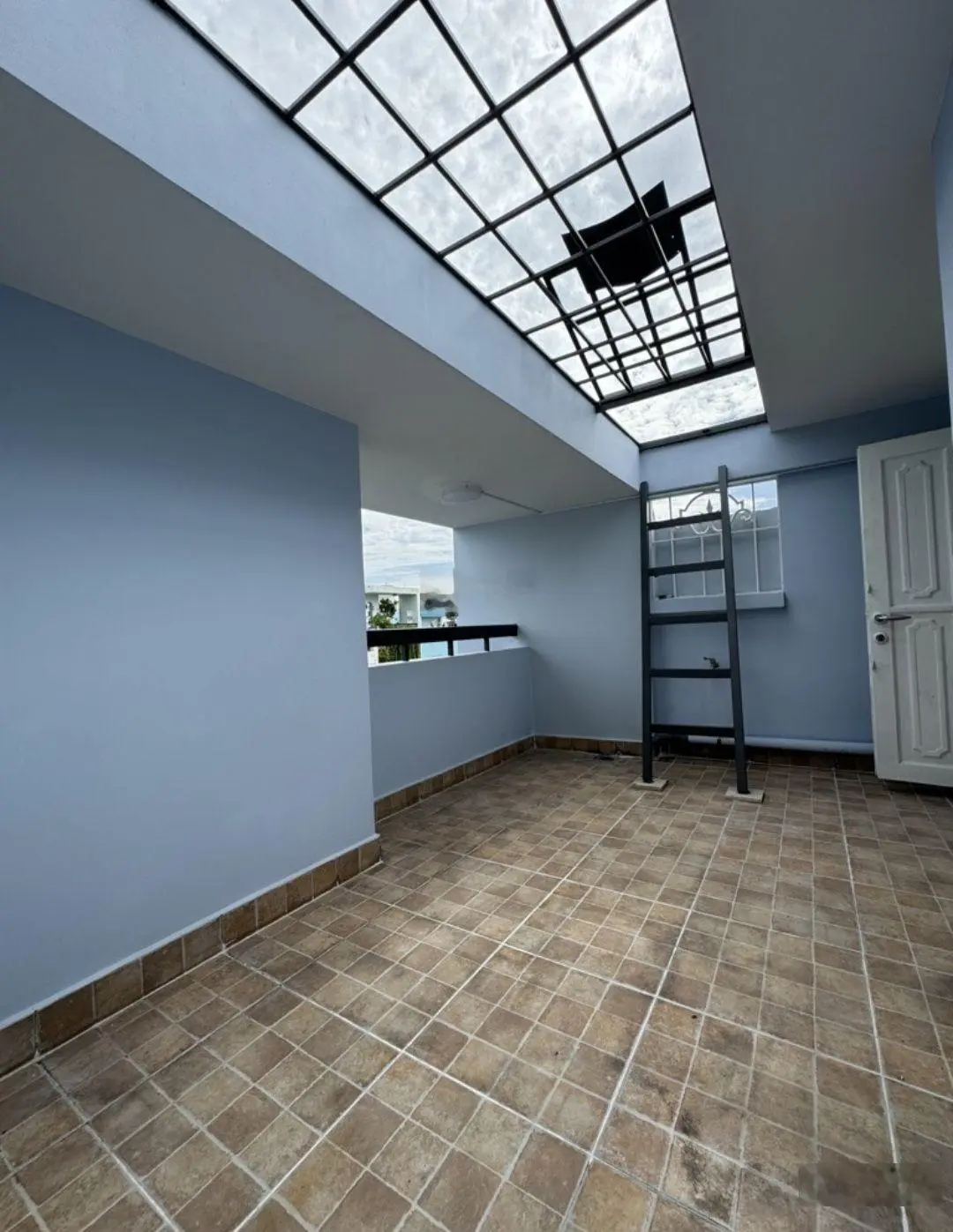 Bán gấp nhà mặt tiền kinh doanh 4 tầng 60m2 đường Số 17, Phường 11, Gò Vấp. Sát chợ Hạnh Tây