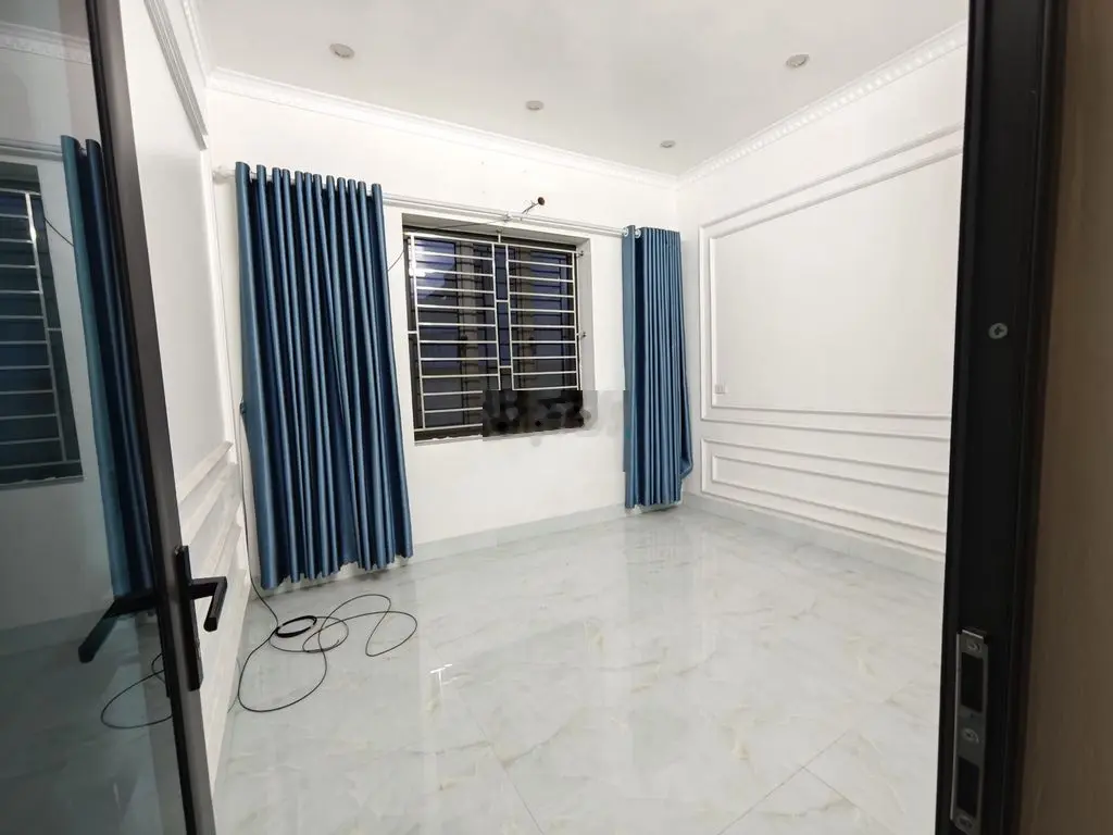 Nhà xây kiểu mới,hiện đại,gần trung tâm.