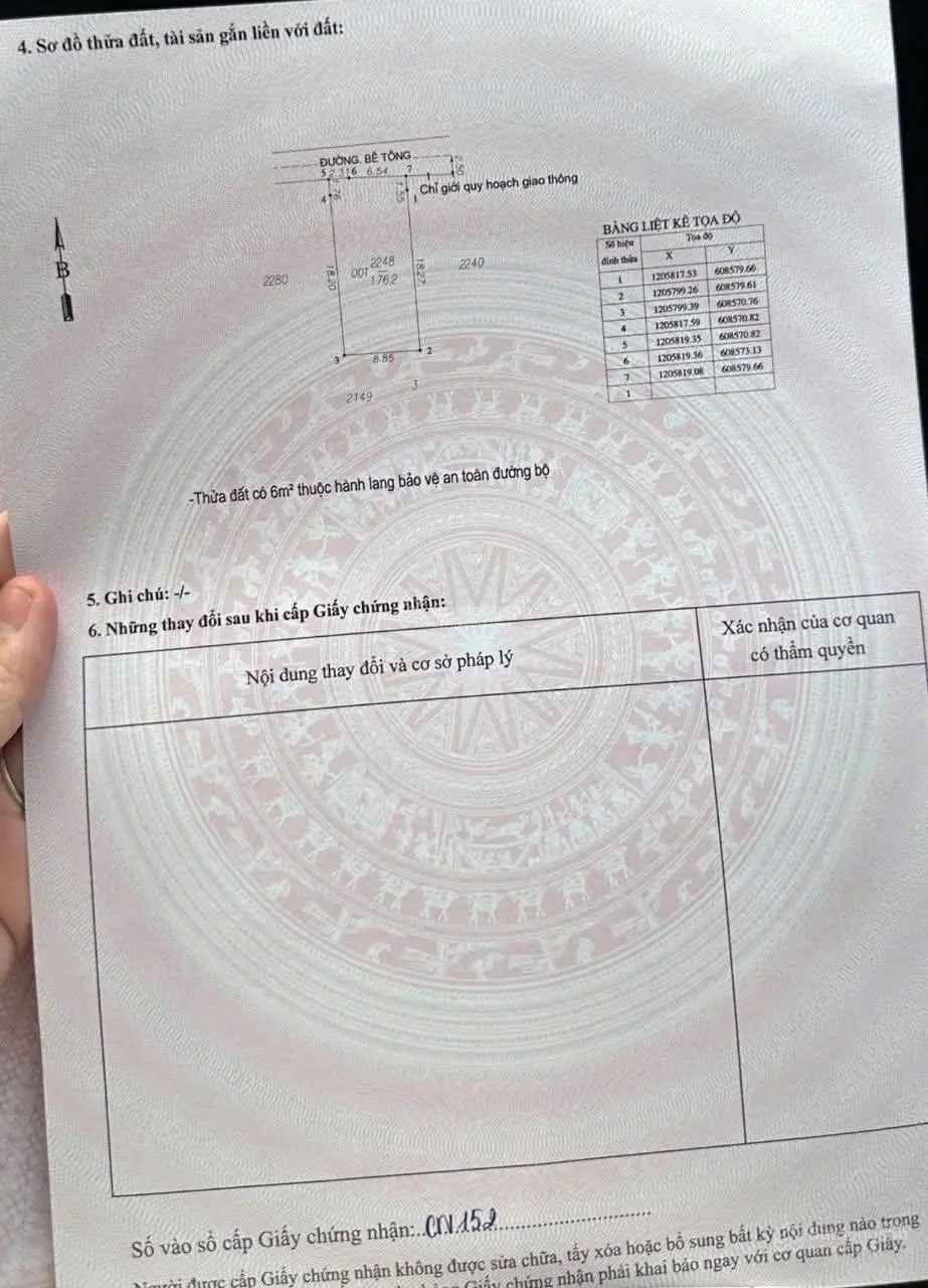Cần bán nhà lầu trệt ngang 8,8m có thể ngăn làm 2 căn lầu trệt sát bên chợ xóm nghèo