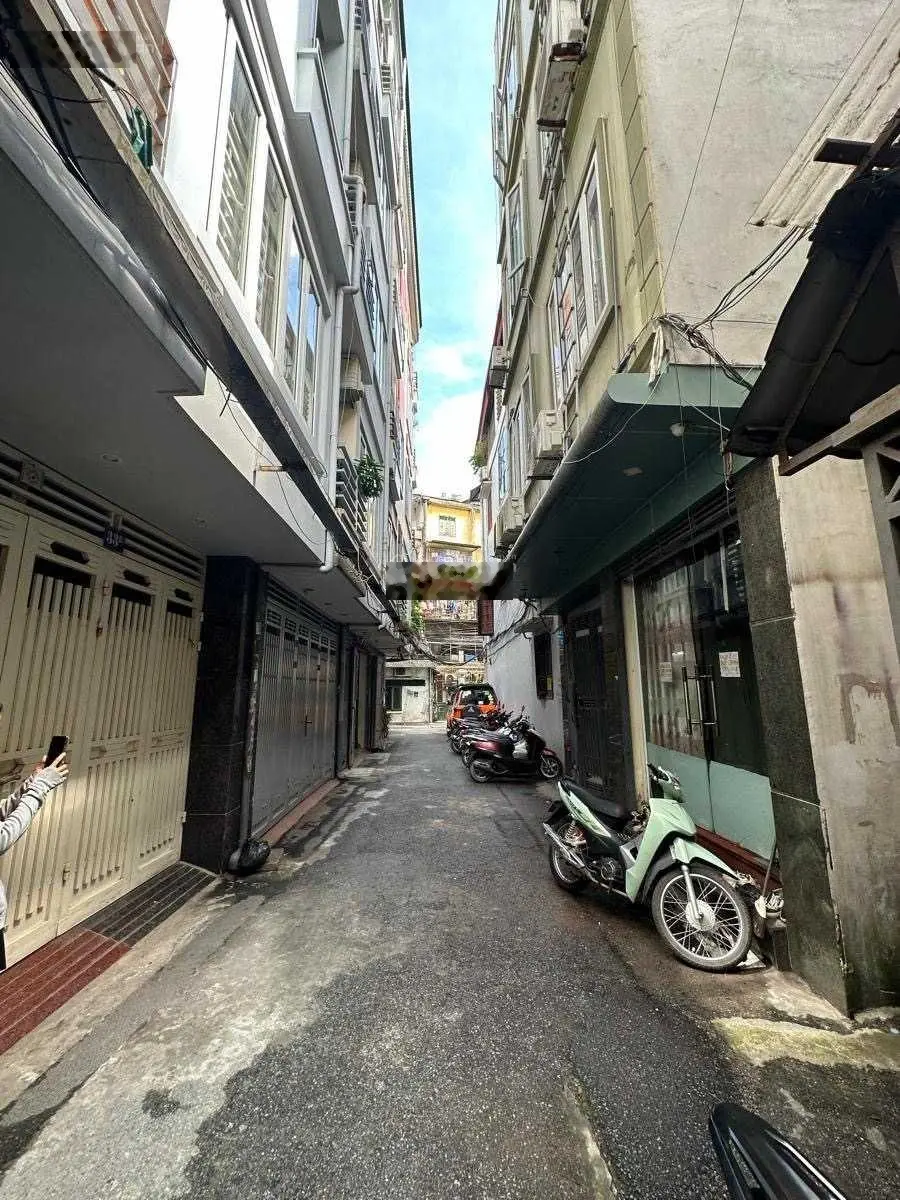 Bán nhà phố Thái Thịnh, 76m2x5T, ngõ ô tô đi vào, đường trước nhà rộng, thoáng, giá 17,1 tỷ