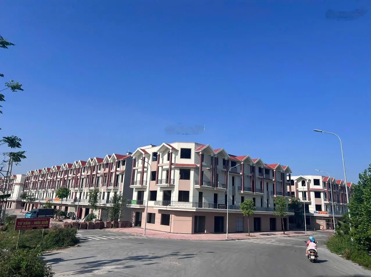 Đông Đô Vạn Phúc -Phường Vạn An -TP Bắc Ninh cả đất và nhà giá chỉ 3.9 tỷ .Lh 0859 488 ***
