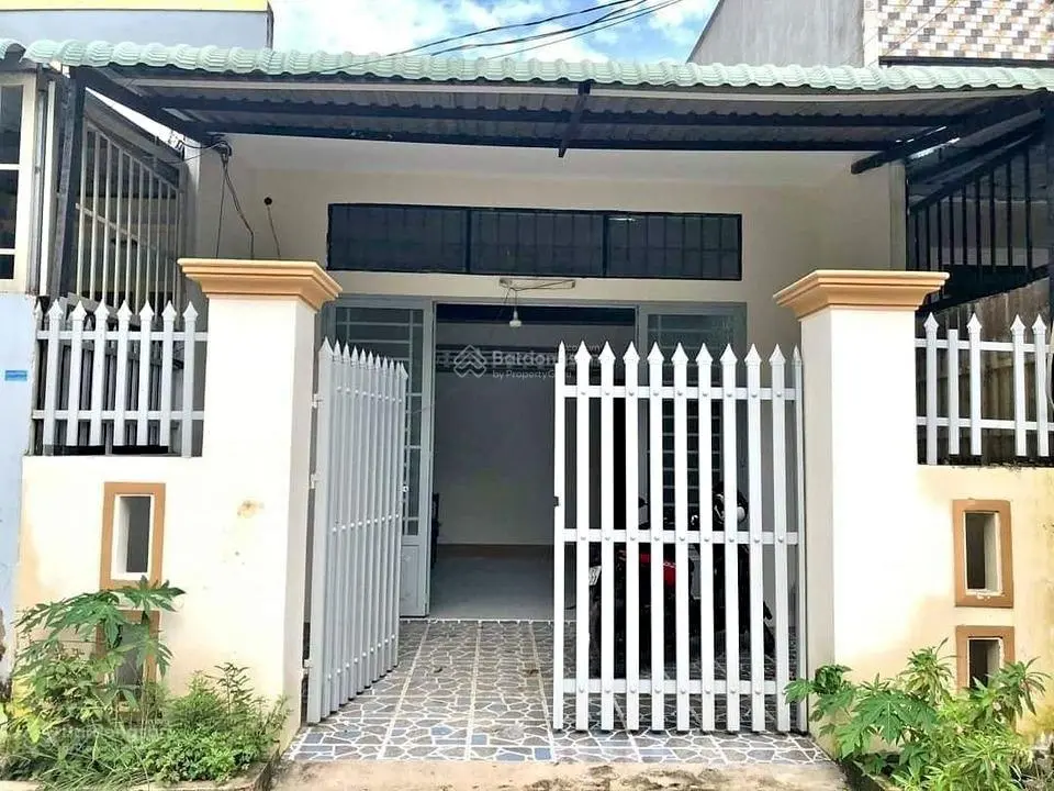 Sang nhà cũ 5x20=100m2 đường Trần Văn Mười Hóc Môn gần chợ Bà Điểm , buôn bán đông đúc, sổ sẵn