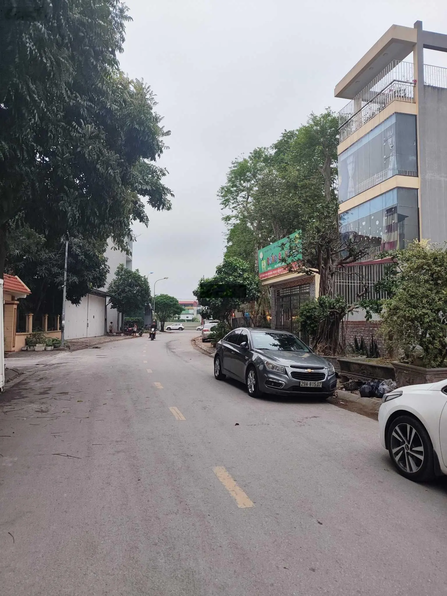 Cần bán 136m2 đất 31ha Trâu Quỳ - Mặt phố Chính Trung - Đường kinh doanh rộng 15m