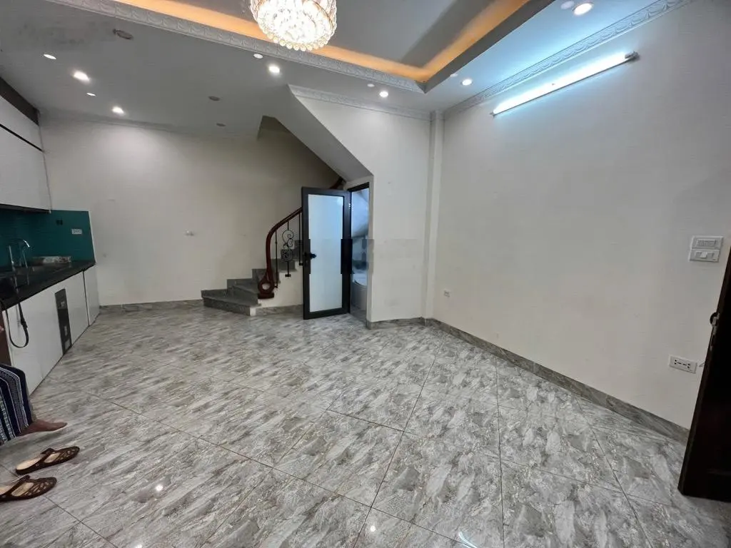 Bán nhà bồ đề - 10m ra ô tô thông- gần chợ, trường học : dt 35m² thiết kế: 5 tầng full nội