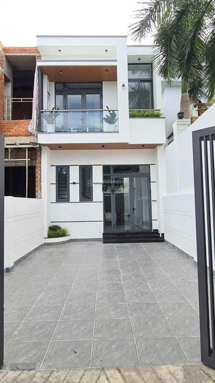 Bán nhà mới trung tâm TDM. Giá chỉ hơn 2 tỷ. Đường nhựa 5m