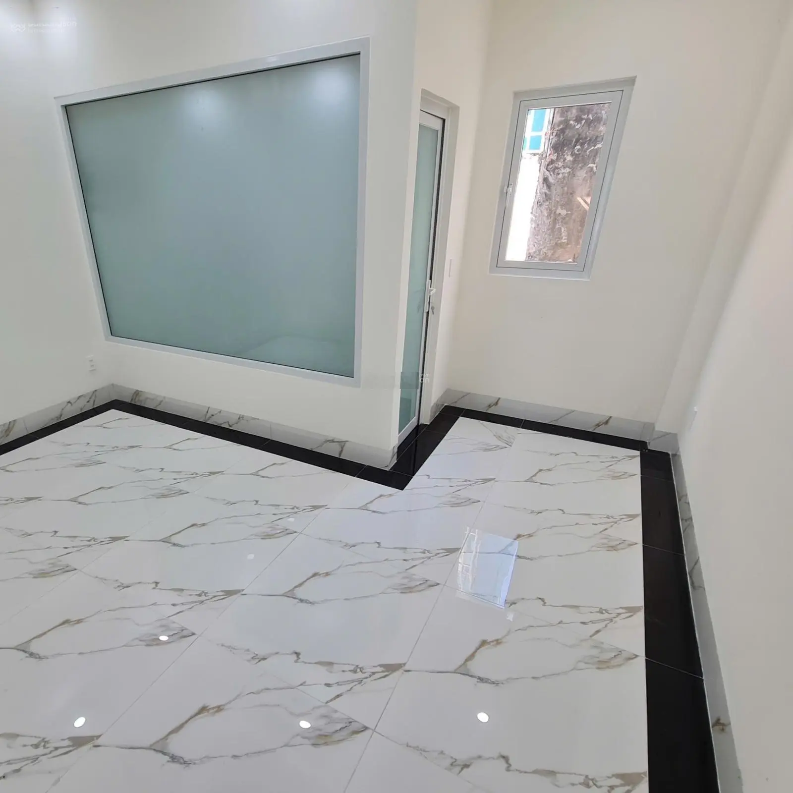 Nhà bán hẻm 50 đường Hoà Bình p5 quận 11 TPHCM gồm 4 p ngũ 1 thờ 5 WC giá 11 CTL, LH:0969748973