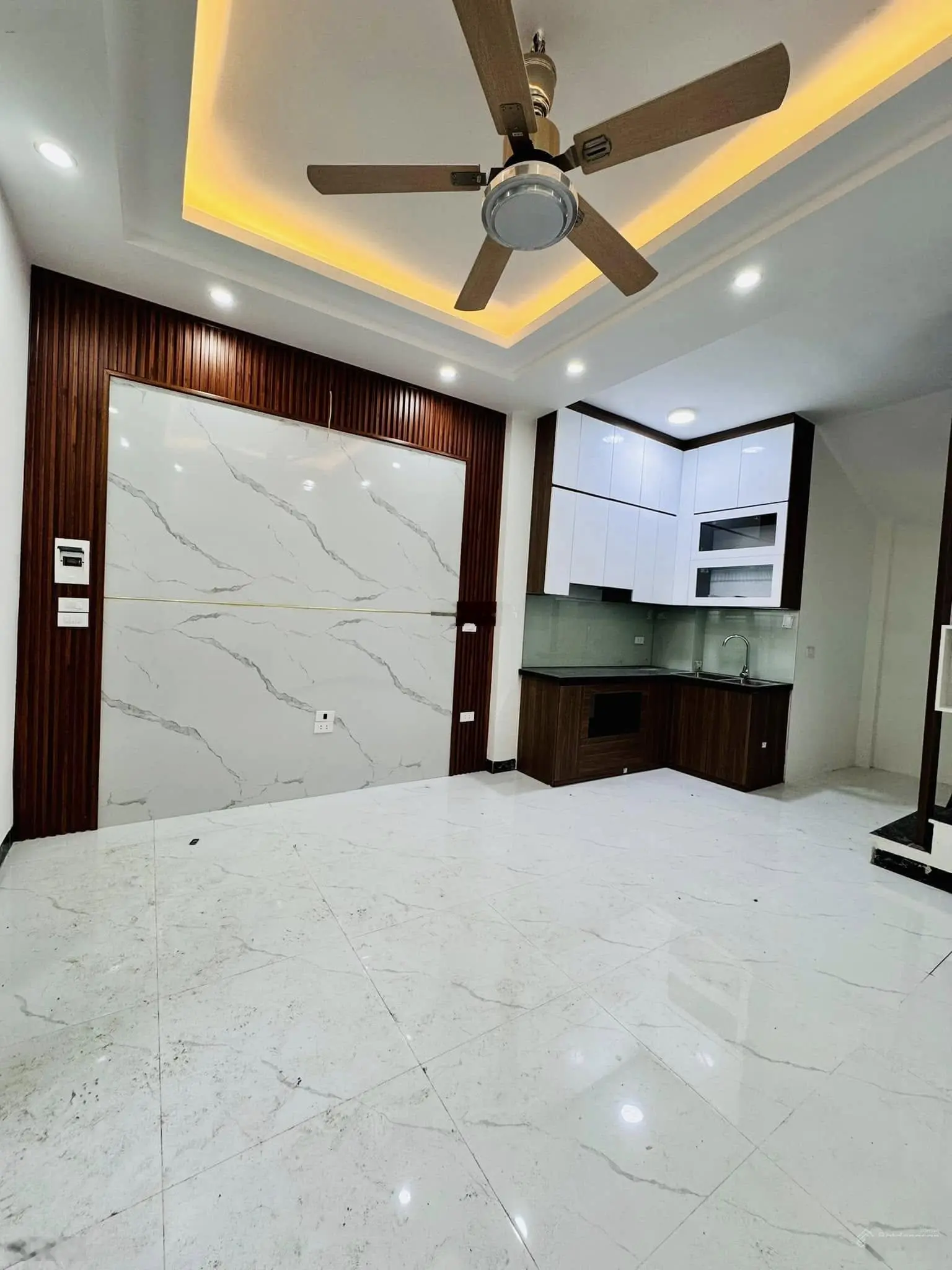 Bán nhà riêng tại Đại La, 5,8 tỷ, 30m2, 3PN, 4WC, Cách đường chính 100m, ngõ thông